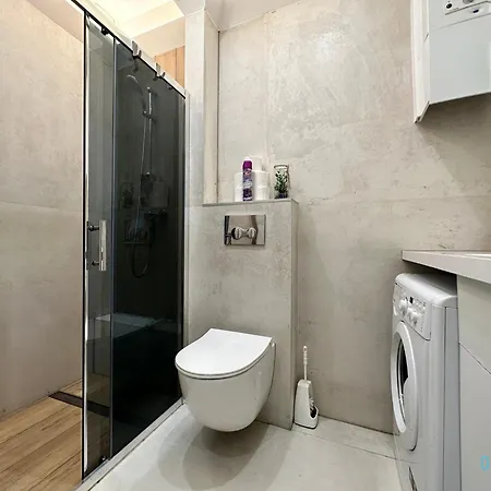 Anchor Apartment *