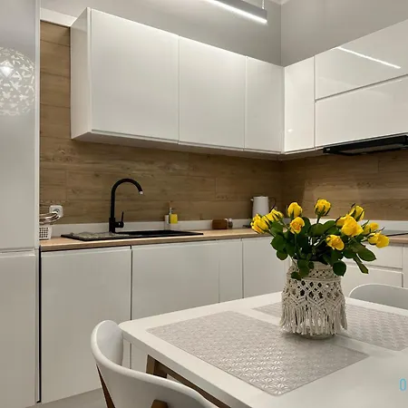 Anchor Apartment *